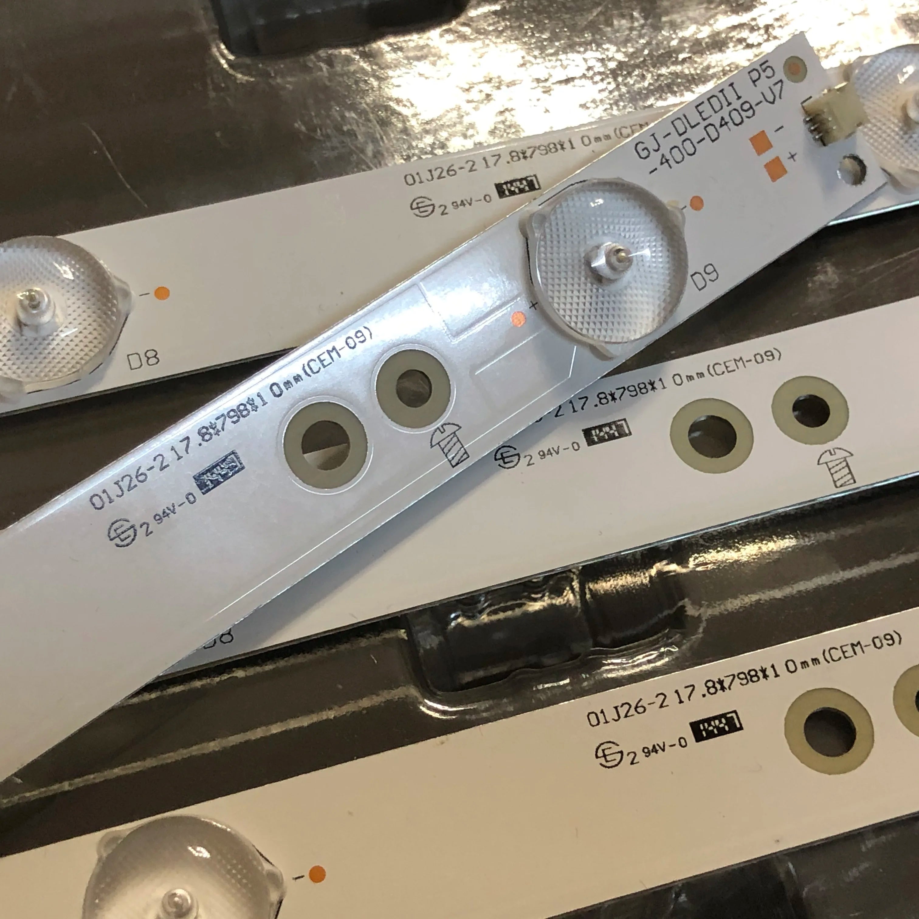 LED Strip 9lamp LB40013 V004 LBM400P0901-AW-2 for KDL-40R380B KDL-40R350B KDL-40R350D NS-40D510NA15 TPT400LA-HN02 BDM4065UC