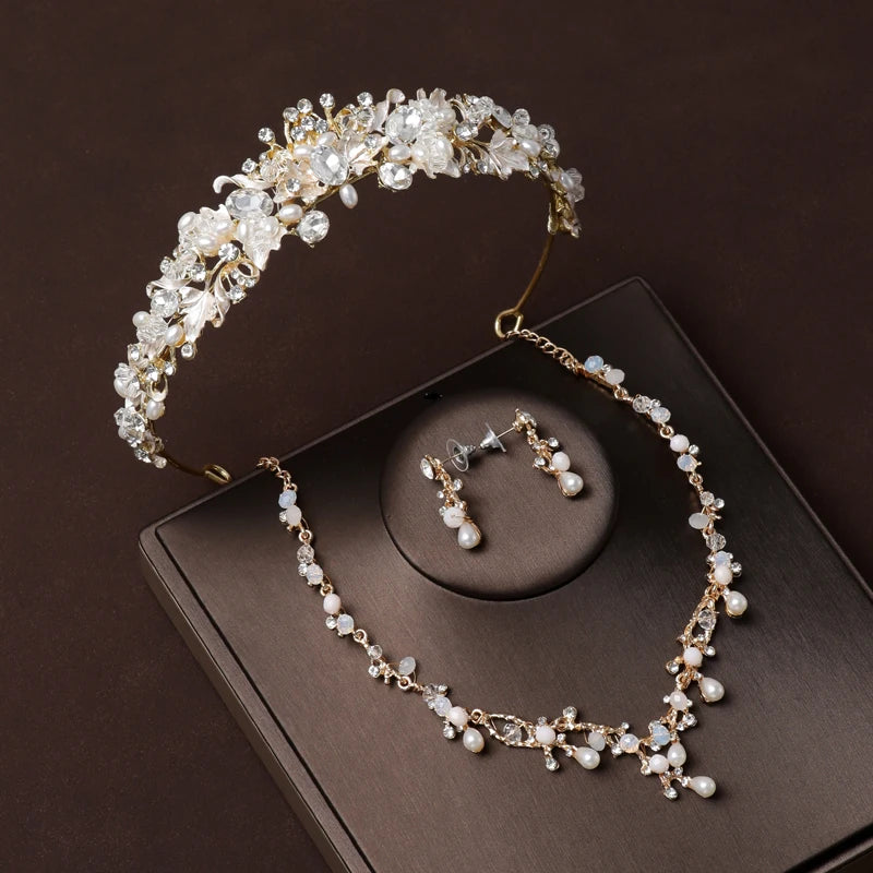 Zestawy Biżuterii           Tiary ,Korona ,Naszyjnik ,Kolczyki.                          Zestaw Biżuterii Dubaj